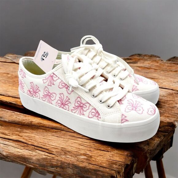 SINCERELY JULES Shoes - NWT Gorgeous SINCERELY JULES 6 Canvas White & Pink Bow Print COQUETTE Sneakers